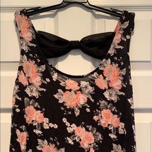 Sleeveless bow back top